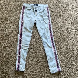 Light wash Lucky Brand jeans with limited edition detailing down the sides.